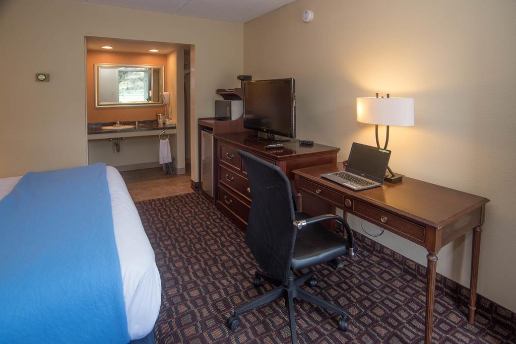 Colonnade Inn Lyndonville Екстериор снимка