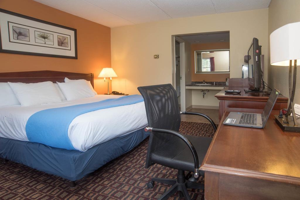 Colonnade Inn Lyndonville Екстериор снимка