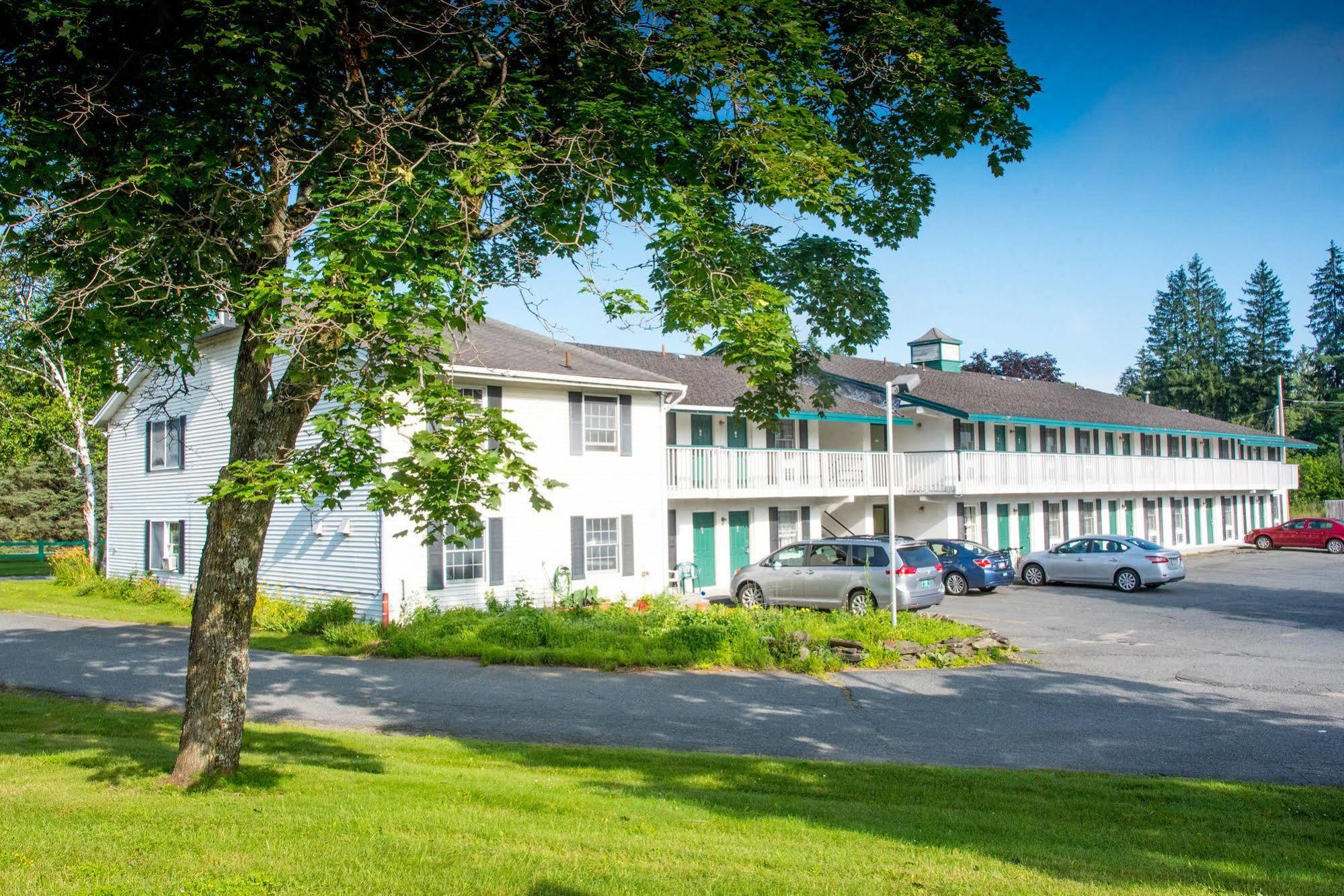Colonnade Inn Lyndonville Екстериор снимка
