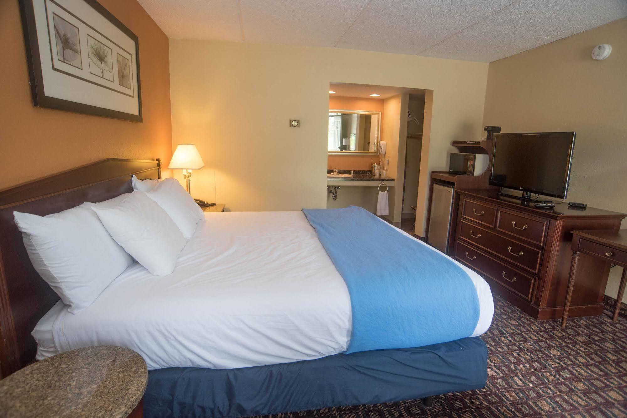 Colonnade Inn Lyndonville Екстериор снимка