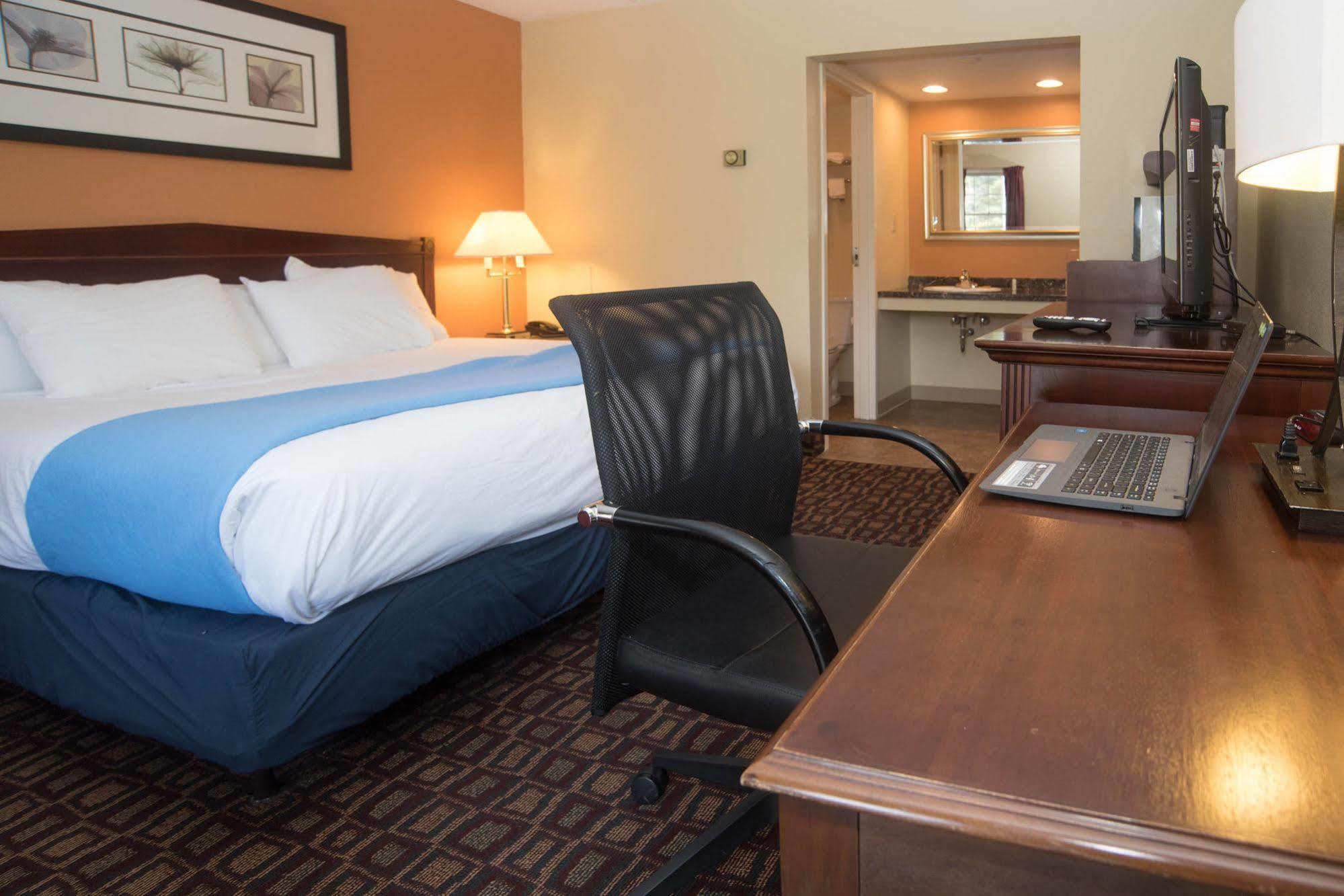 Colonnade Inn Lyndonville Екстериор снимка