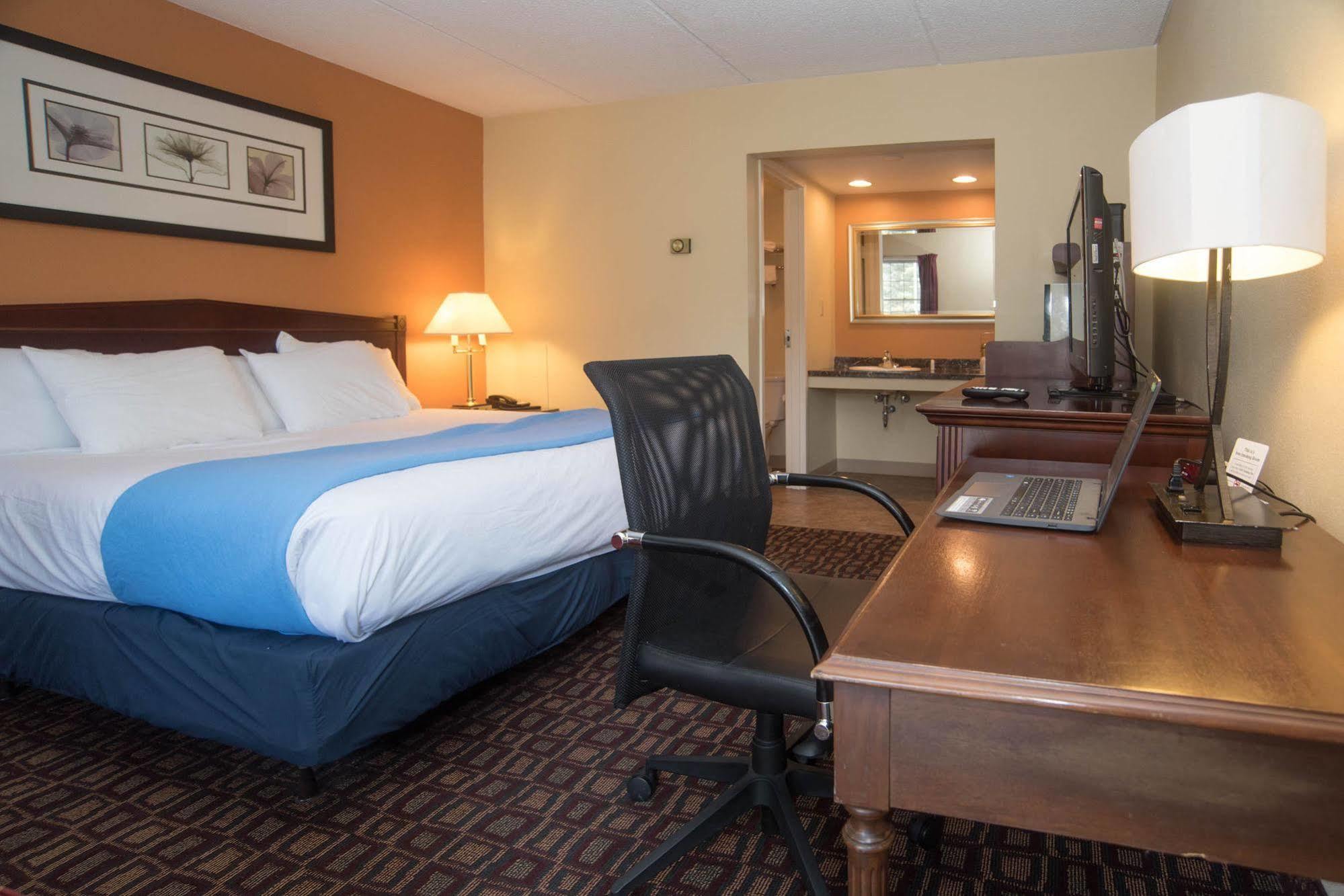 Colonnade Inn Lyndonville Екстериор снимка