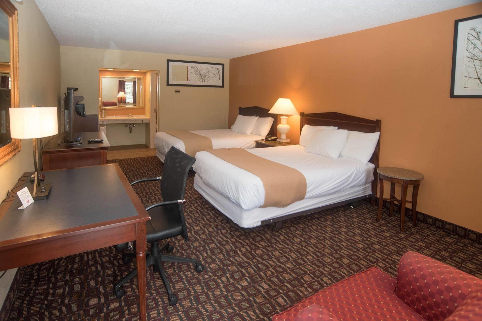 Colonnade Inn Lyndonville Екстериор снимка